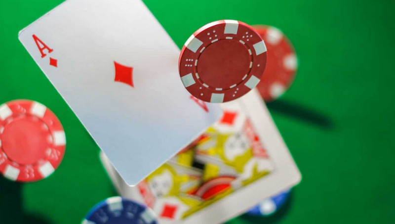 Luật rút bài đánh bài Baccarat